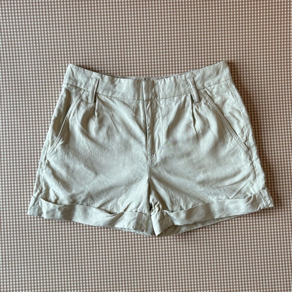 Vince Linen /cotton blend beige women’s shorts size 4. Neutrals minimalist basic